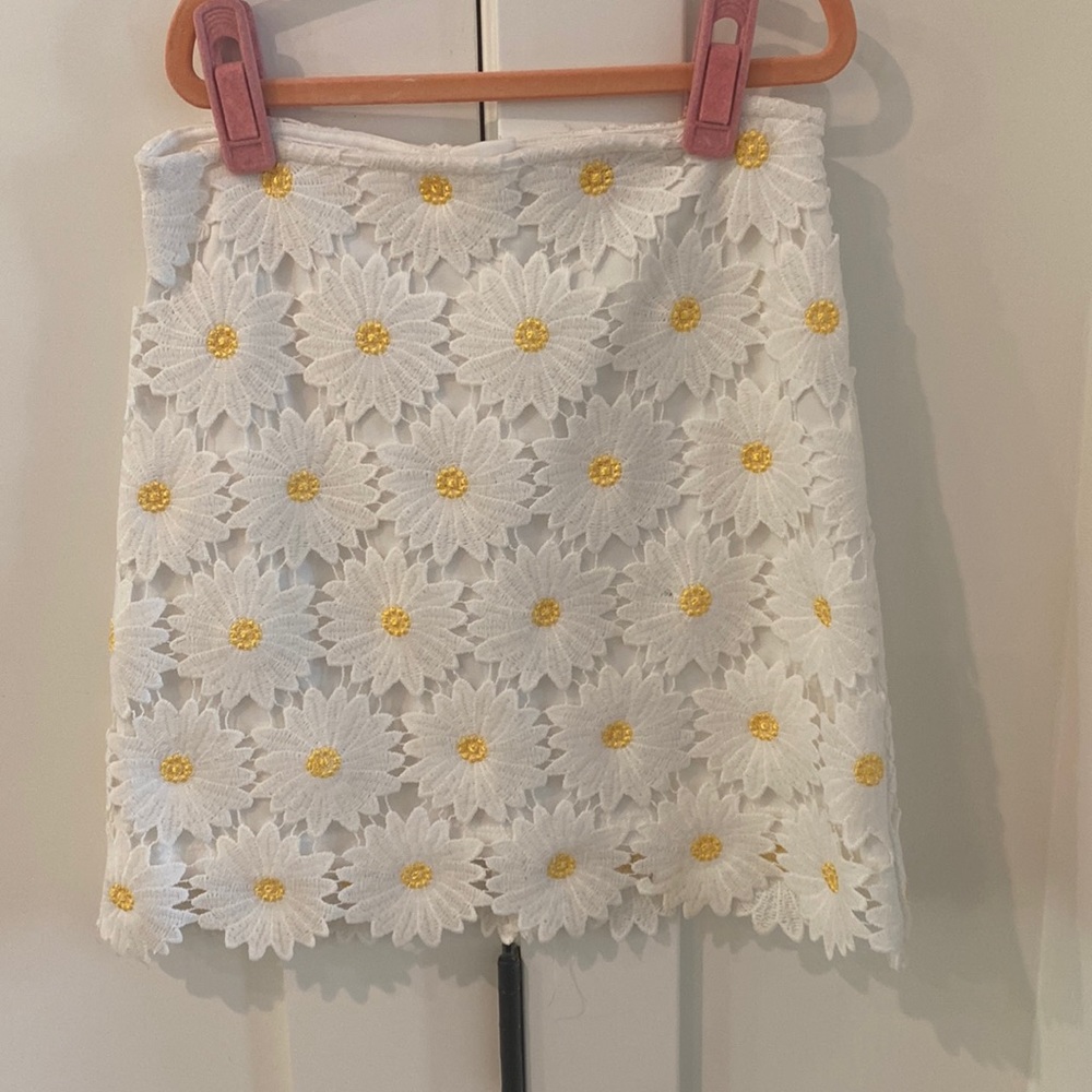 GB Girls Daisy appliqué white & yellow lined skirl - size 10 excellent condition